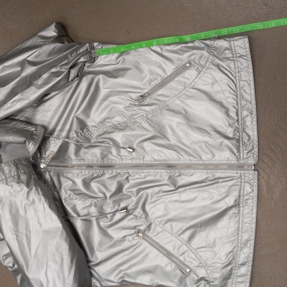 Zenergy By Chico's Silver, Nylon, 4 Pocket, Mesh Lined  Rain Coat - Picture 10 of 12